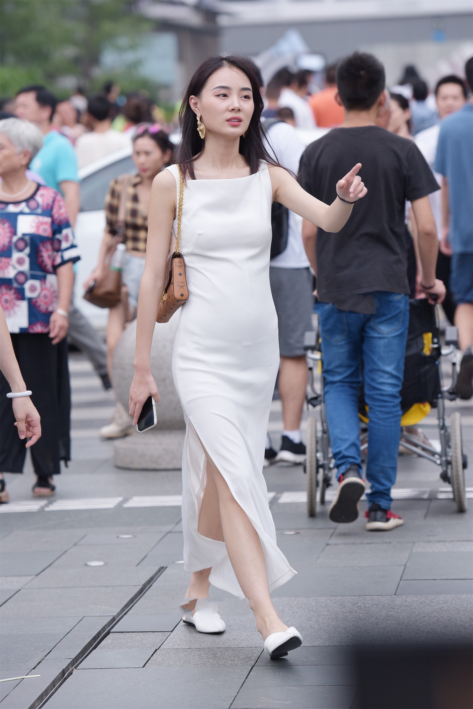 连衣裙|白色连衣裙简单大方, 还显高级, 白色连衣裙该如何选择?