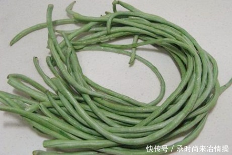 农村|豇豆别放冰箱保存了,农村大娘教我1个土方法,放一年也不怕坏