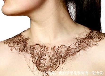 扔掉|女子剪完头发不舍得扔掉,做成这样的“项链”,但遇到水就悲剧了