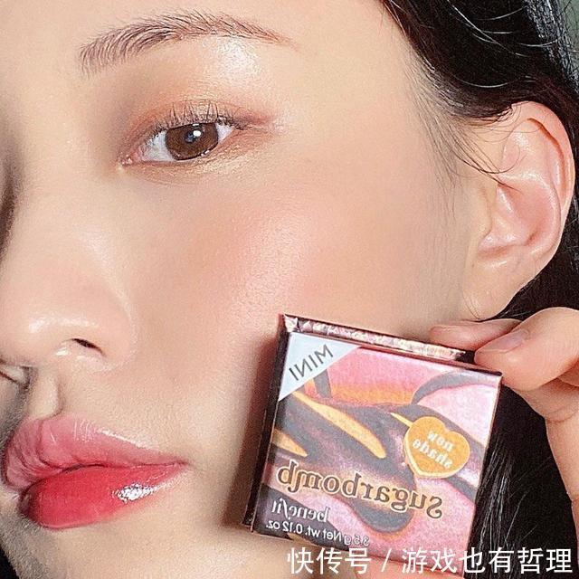 妆感|2021妆容趋势!无妆感、无色彩是重点,推荐裸色水光唇膏