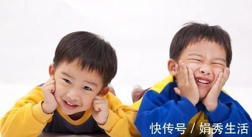 兄弟|双胞胎兄弟的一个细微改变,长大后判若两人,原因很多父母不知道