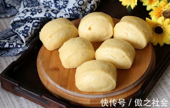 面团|这才是玉米面馒头简单的做法,一揉一切,香甜又暄软