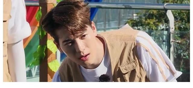 全程|《奔跑吧》宋祖兒受捧，宋雨琦帶情緒，全程護(hù)著另一位飛行女嘉賓