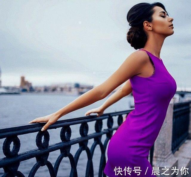 模特|俄罗斯模特,直角肩、蝴蝶背惹人羡,坚持一项运动,打造同款身材