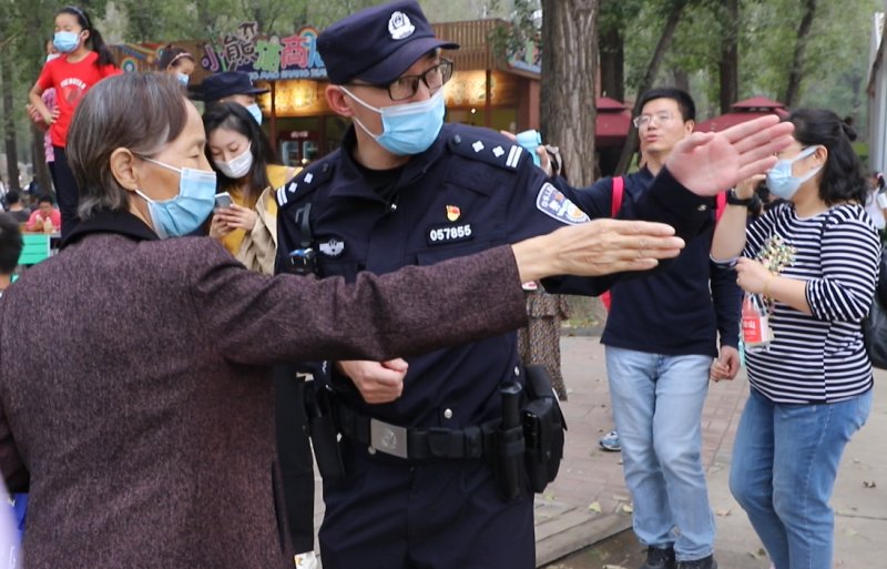 大兴野生动物园|警探号丨北京重点景区游客超百万 记者随警直击第一现场