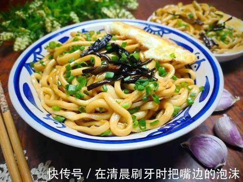拌面|面条这样做太好吃了,简单一拌香味浓郁,一周吃7次都不腻,真香