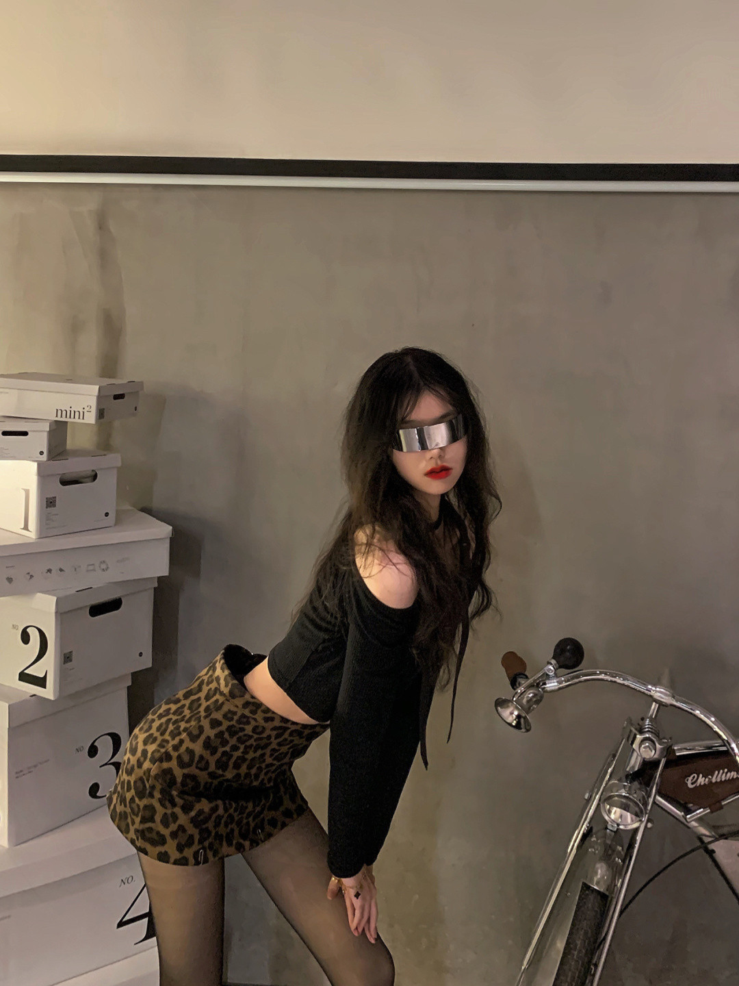 吊带|豹纹包裙, 黑色质感吊带, 这小姐姐性感爆了