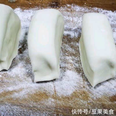 正宗地道的简单易学葱油饼做法，速来围观