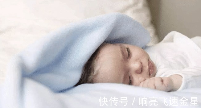 睡着|孩子们睡着之后,如果有这样表现,父母就不用担心大脑发育了!