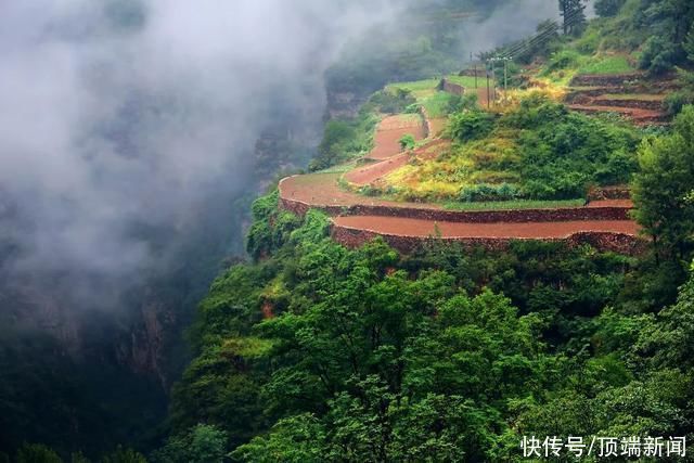 河南奇景!藏身5A的太行天路，腾于千米崖壁，云雾林海无边，太壮美啦→