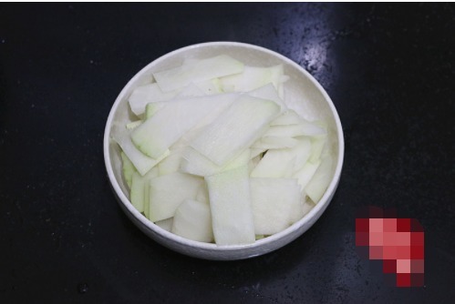 三天两头吵着要吃这菜,一块钱一斤,比肉下饭,都抢着吃