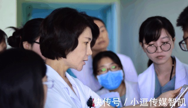 小女孩|医生让小女孩吹A4纸, 吹了十几下后小女孩突然双眼无神!