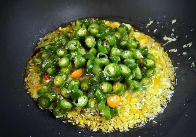 肠胃消化|便秘最怕这菜,一周吃2次,排空黑宿便,口臭没了,大肚腩不见了