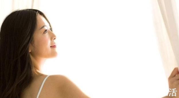 睡眠质量|早上起来要做的第一件事，不是喝水，不是上厕所，很多人都没做对