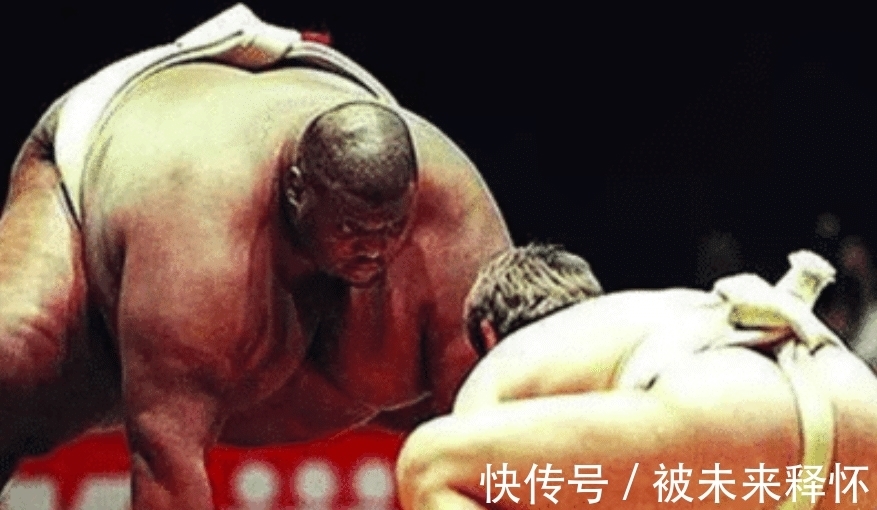传奇人物|800斤黑人“相扑王”50岁结婚,一年后离世,白人娇妻继承千万遗产