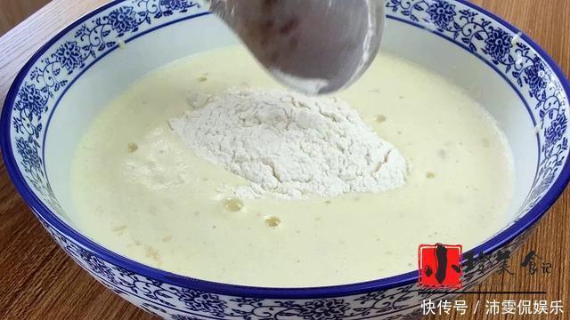 做成|小米加上一袋牛奶,做成小米糕,养胃易消化,暄软香甜,真好吃