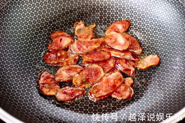 腊肠|炒白菜时,什么时候放醋是重点!顺序对了,“酸溜的”开胃又下饭
