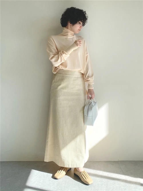 上了年纪的女人，颜色别乱选，多穿这3种“大气色”，附赠搭配法