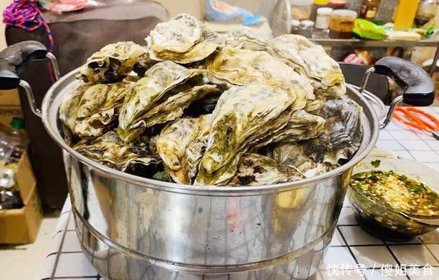 煮生蚝时，万万别直接下锅煮，海边人这样做，煮出的生蚝又鲜又嫩