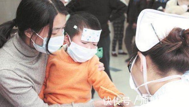 受凉|宝宝晚上睡觉“不盖被”,为啥也不会受凉生病?新手父母该了解