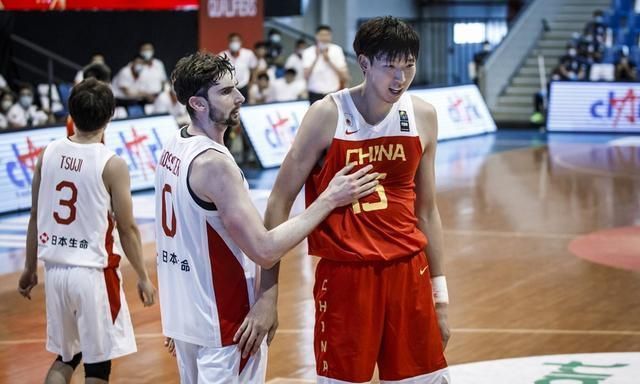 凤凰队|正式出发，周琦赴日本与中国男篮会合，将历经18小时长途飞行