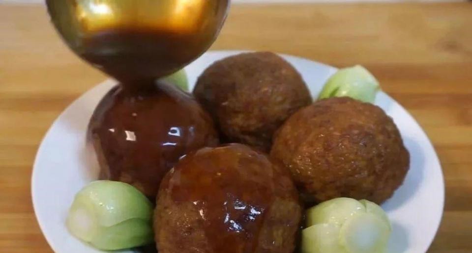 这才是我要的猪肉做法，红润油亮，口感软糯鲜香，上桌分分钟抢光！