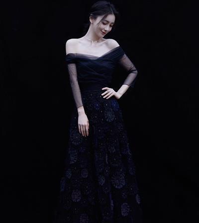 羽毛裙|杨颖美得真高调,穿一袭抹胸礼裙尽显浪漫气质,羡慕不来的高颜值