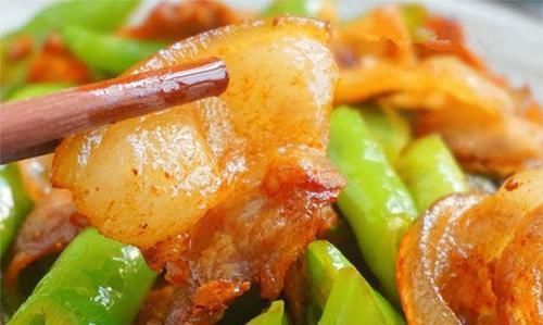 中老年人不能吃“肥肉”？醫生：肥肉“這樣吃”，不僅補鈣還長壽