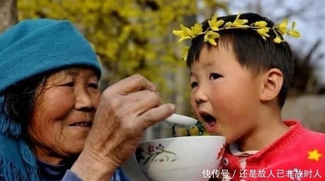 现状|妈妈想让娃变美,亲手为6岁女儿“割双眼皮”,孩子现状让人心疼