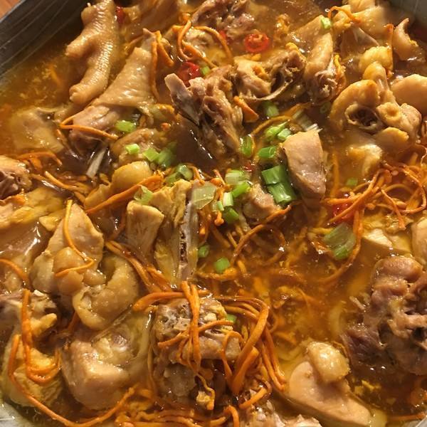 零厨艺的虫草花蒸鸡,鸡肉鲜香嫩滑多汁,营养滋补,老人小孩都可