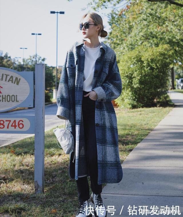 外套怎么搭配才不土试试这三种穿法，高级时尚很显气质