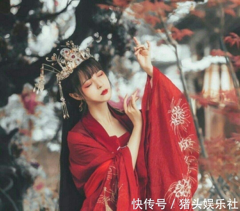 暴君的天价弃后$《暴君的天价弃后》“皇后给您留了份休书”他装作镇定“无妨!”