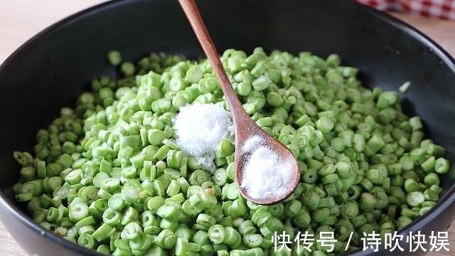 小鹅|怕胖就这样吃，无水无油低热量，咬一口满满的都是蔬菜，太过瘾了