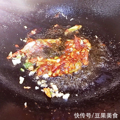 白菜炒肉丝|白菜炒肉丝，香香辣辣的，滋味超足