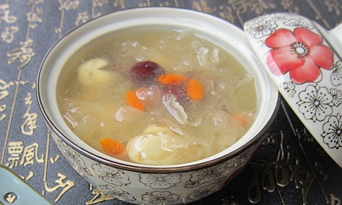 为啥银耳怎么煮都不出胶？有2点很关键，教你做法，出胶快又多