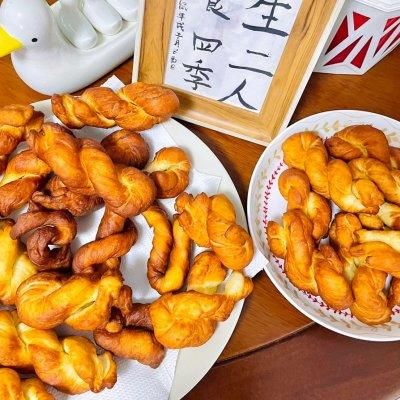 这道家喻户晓的外酥里软的麻花是怎么做的呢？