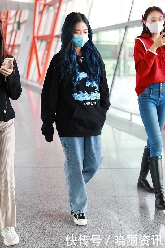 今年“卫衣”持续火热,学会这样选款和搭配,穿得舒适还特高级