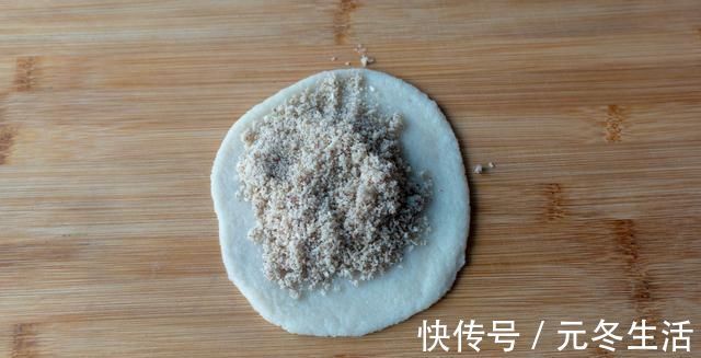 糯米糍|糯米粉学会这样做,软糯香甜不粘牙,比汤圆还香,端上桌就被抢光