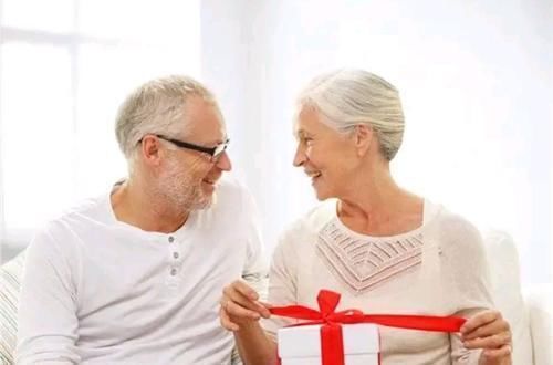 长寿|不论男女,55岁后,身体能有5个表现,你可能被长寿“护住”了