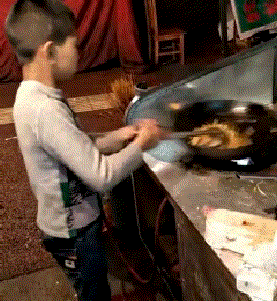 |搞笑GIF:嫂子你听我解释 事情不是你想象的那样