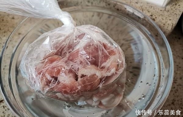 炒茄子时,8成人漏了这一步,厨师长教你这样做,不吸油又下饭!