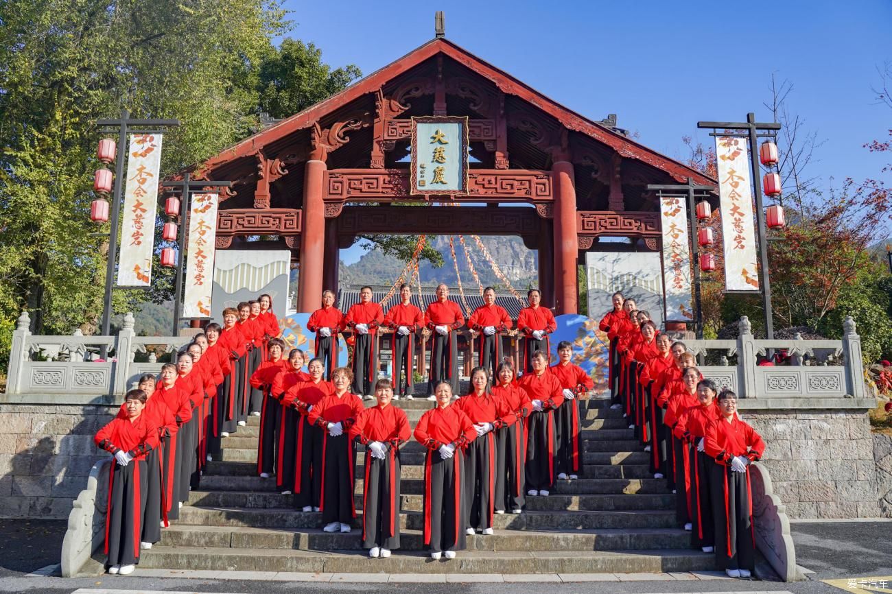 银杏叶|银杏叶落满天金黄，不妨来建德邂逅一场曼妙的深秋。