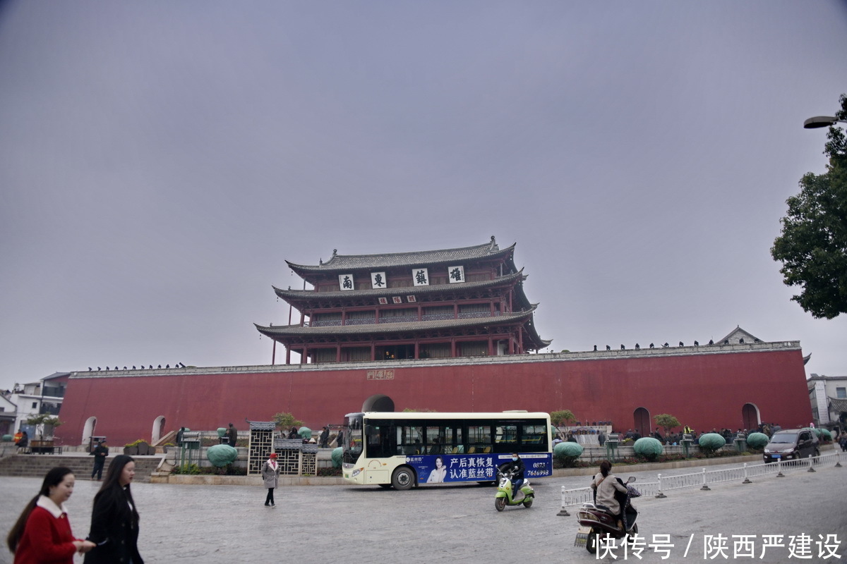 建水古城扫街照片【严建设】