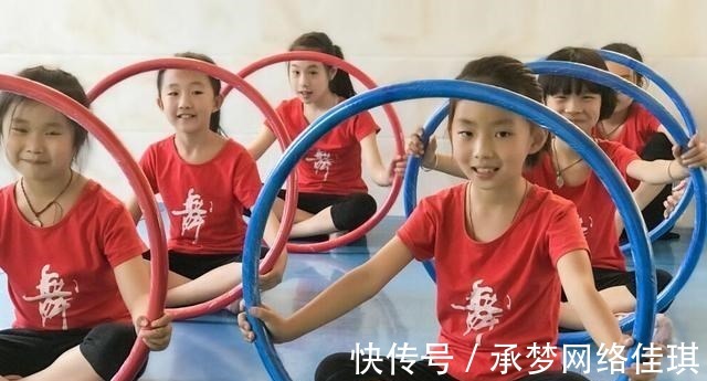 绘画|幼儿园让学生画房画车,“变相”打探家底,且看家长如何反击