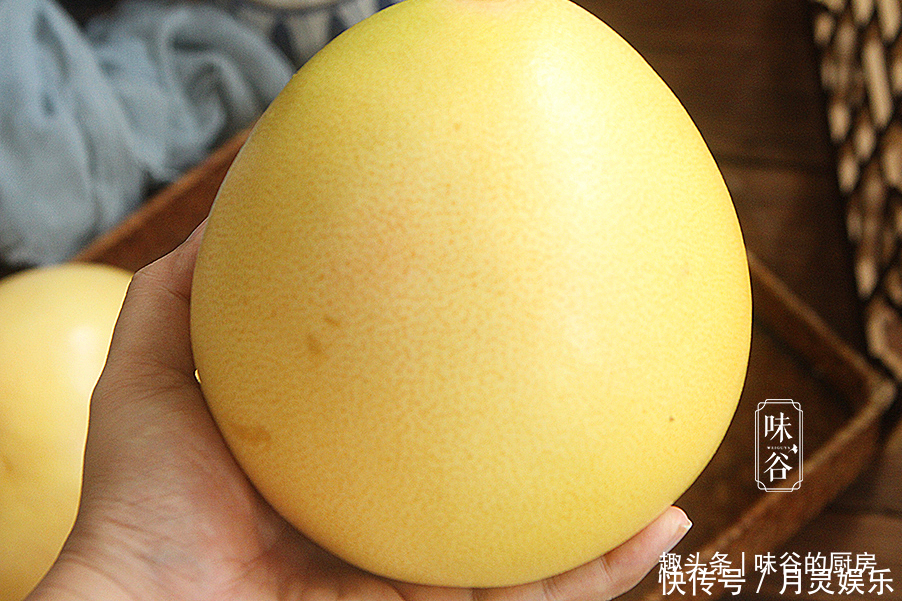 买柚子时,记住“四买四不买”,一挑一个准,皮薄肉甜水分多