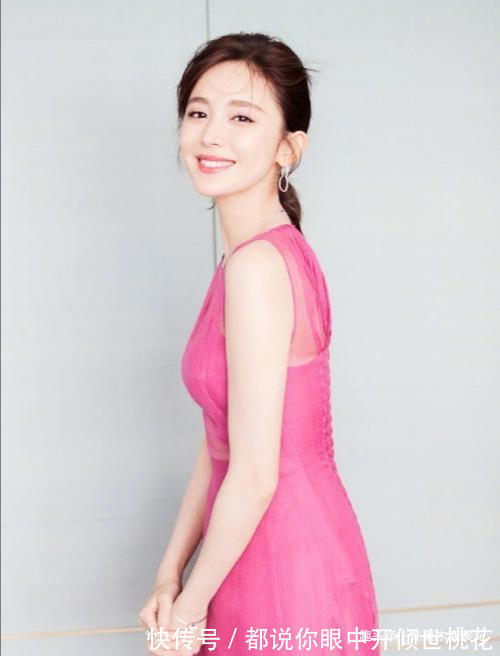 超短发 50岁女人别再留齐刘海了,今年流行这四种发型,显脸小还不挑人