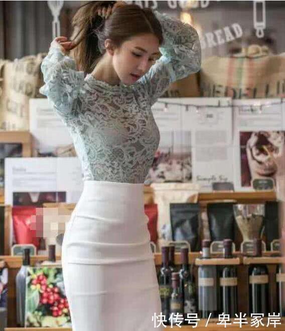 搭配|街拍图4小姐姐穿紧身超短裤,香槟色抹胸性感,天生美人胚子