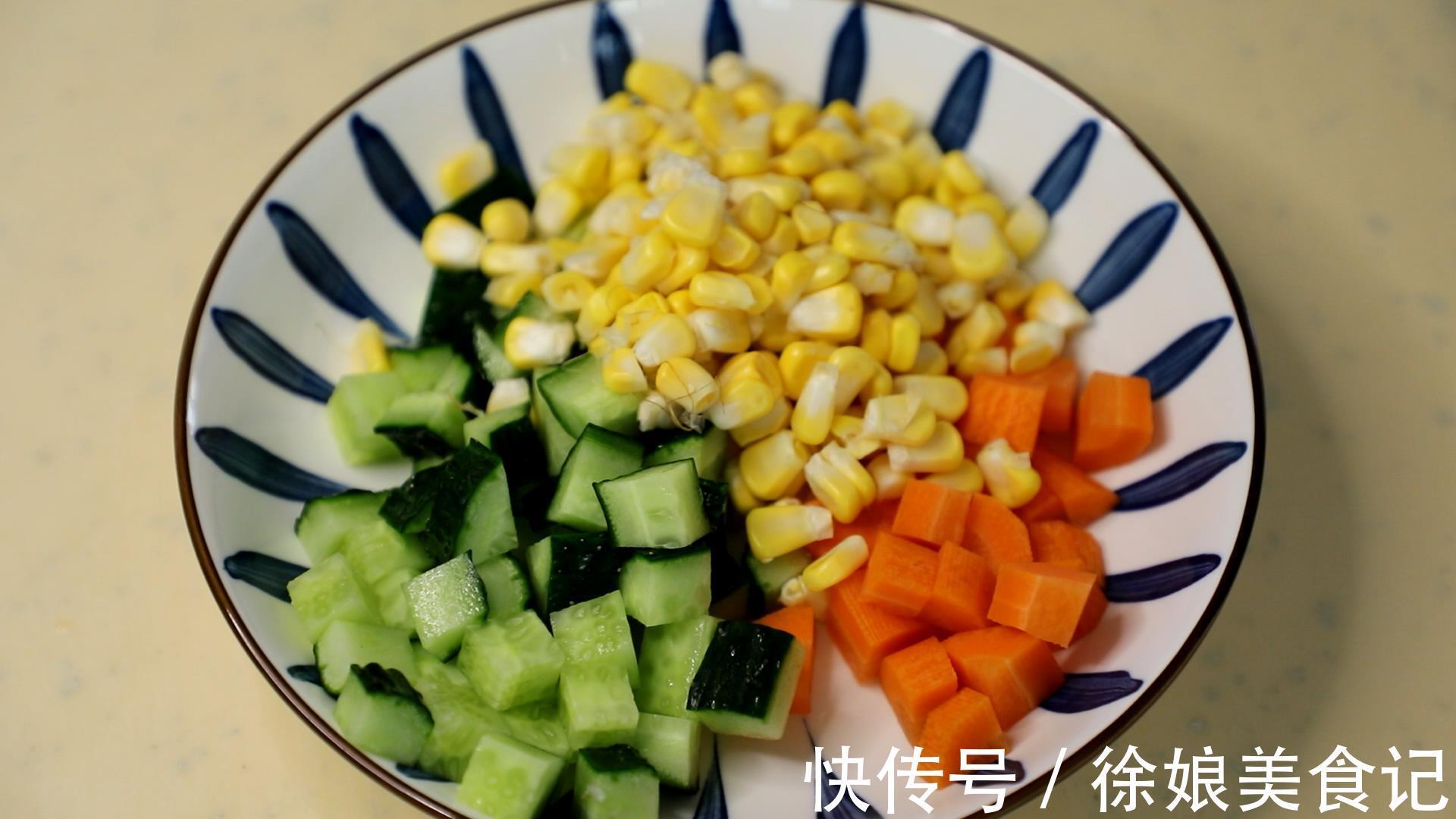 白灼|虾别只会白灼了，试试这个做法营养又美味，家里有孩子一定要多做