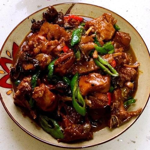  美食推荐：辣椒炒鸡，蕃茄炖牛肉，泰式椒麻鸡，家常豆腐