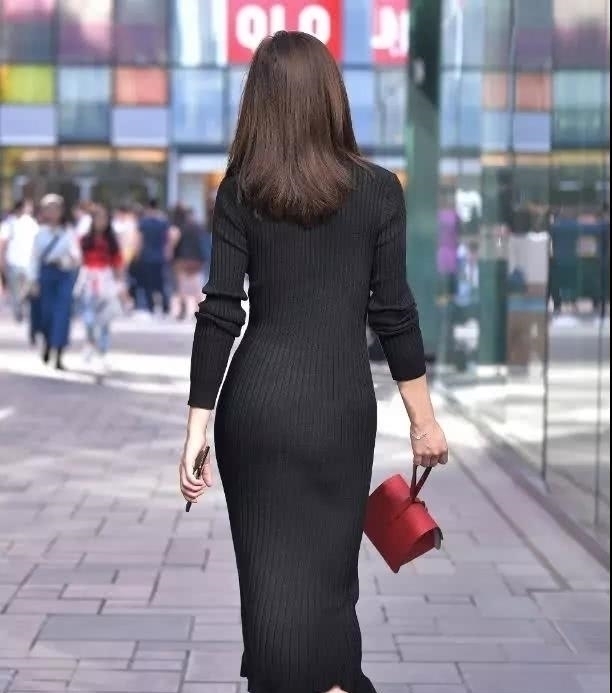 穿搭|路人街拍典雅高贵的针织连衣裙穿搭,让你变成街头优雅女神